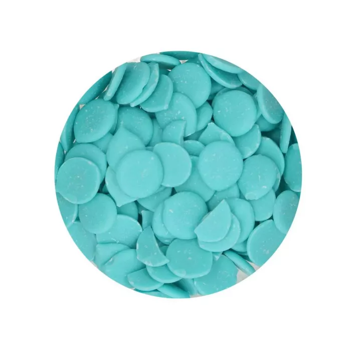 FunCakes Deco Melts Light Blue Schokoladen-Drops in der Farbe Hellblau als Nahaufnahme