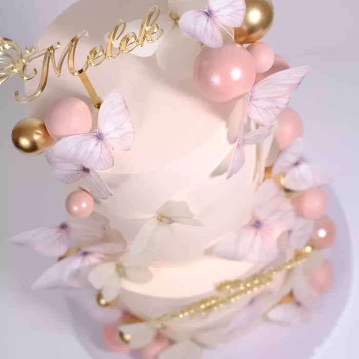 Eleganter personalisierter Cake Topper mit Schmetterlingen und Bubbles in Blush, Roségold und Gold – ideal für Hochzeitstorten oder besondere Anlässe