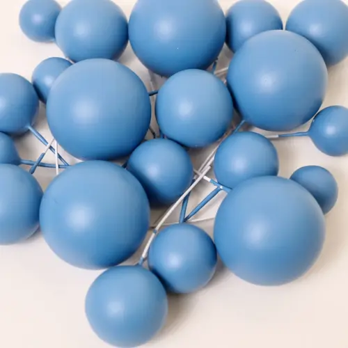Mehrere matte blaue, runde Bubbles Kucheneinstecker in unterschiedlichen Größen